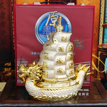4.5斤装一帆风顺龙船镀金酒坛礼盒